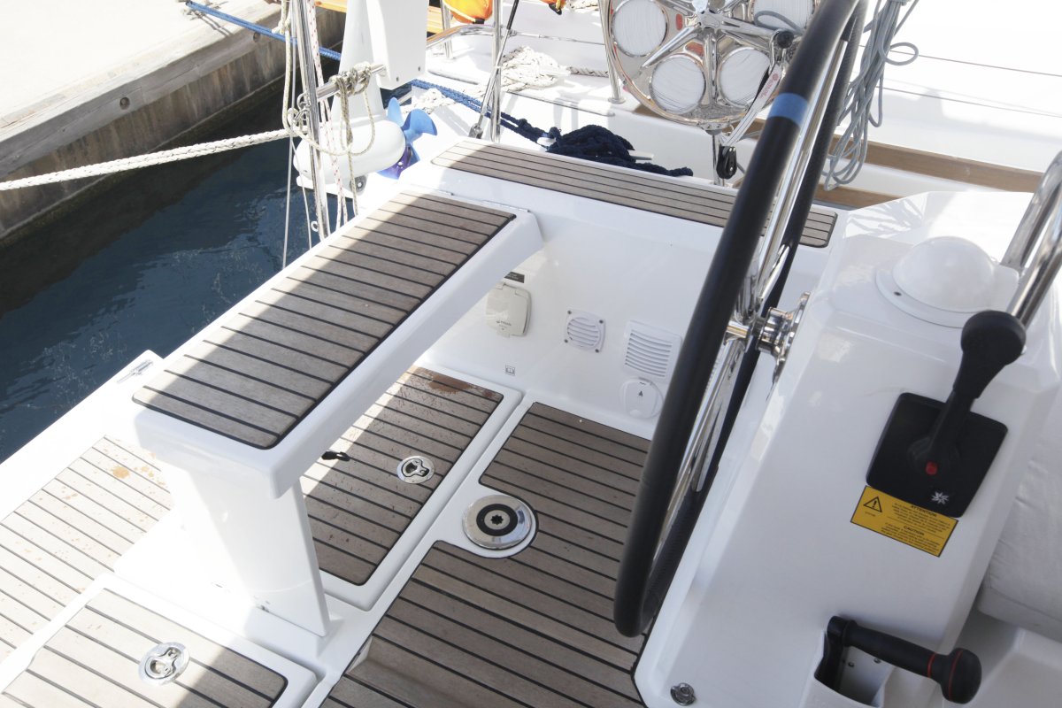 Helmsman Seat