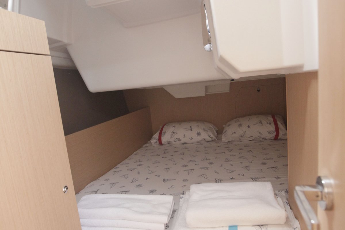 Aft Cabin (starboard side)