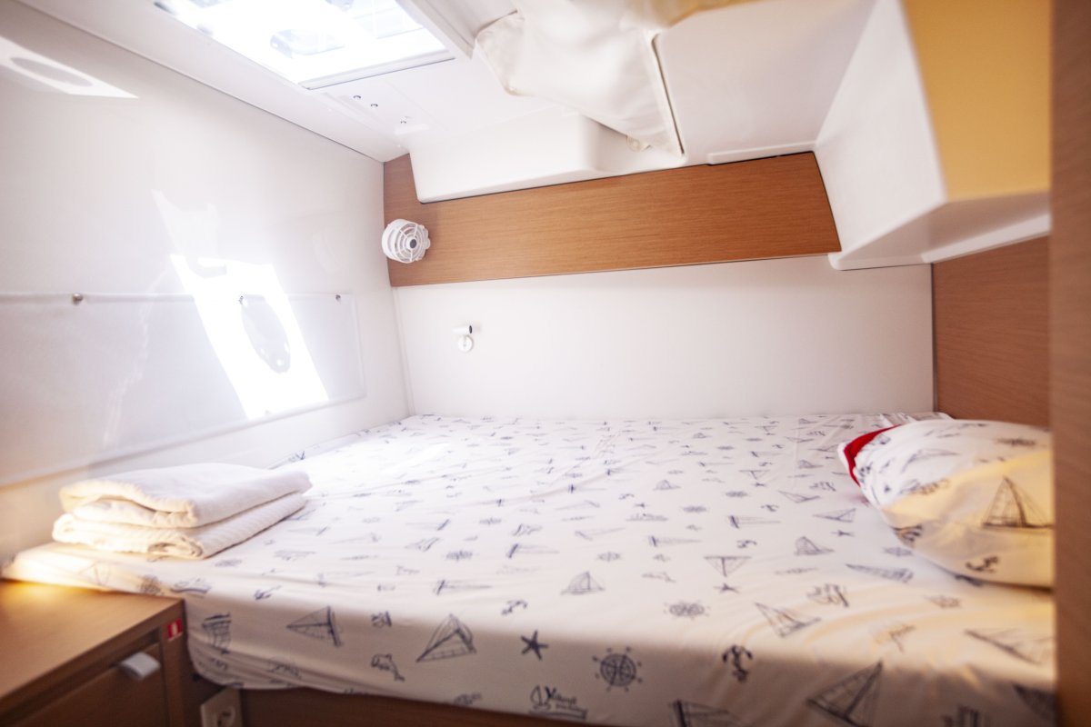 Aft Cabin (starboard side)