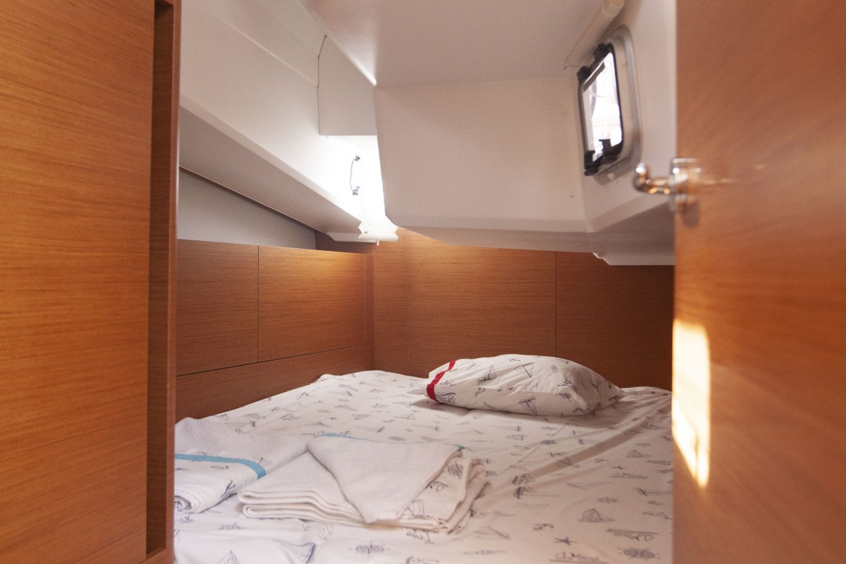 Aft Cabin (starboard side)