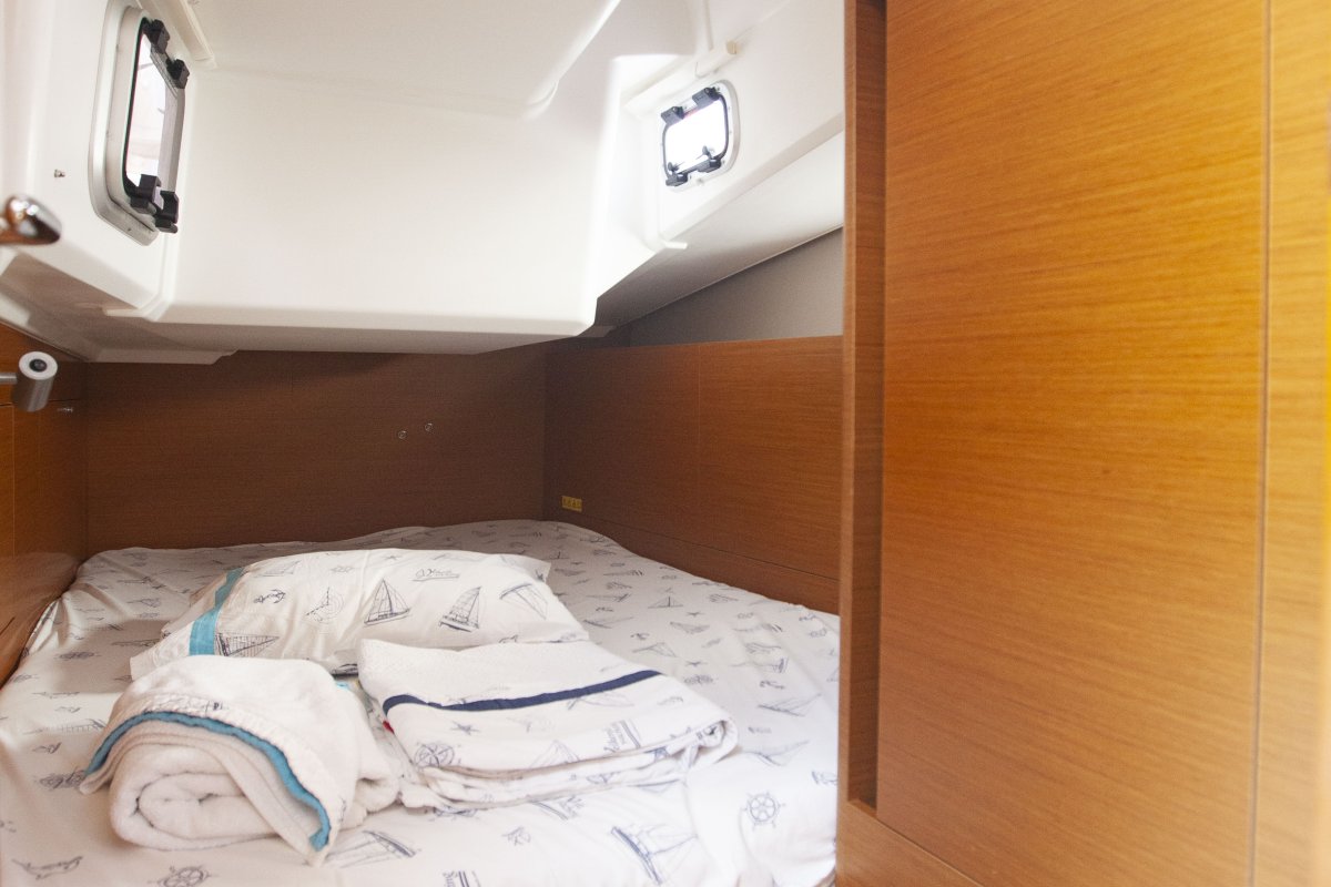 Aft Cabin (port side)