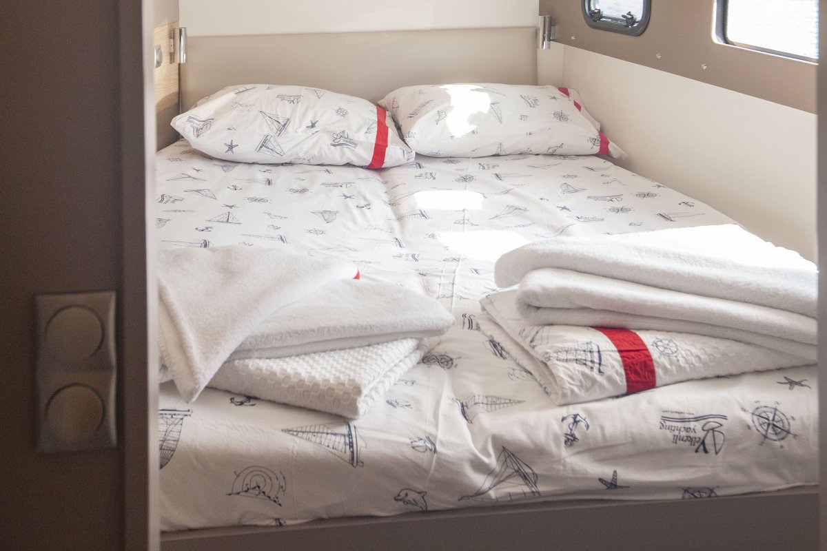 Front Cabin (starboard side)