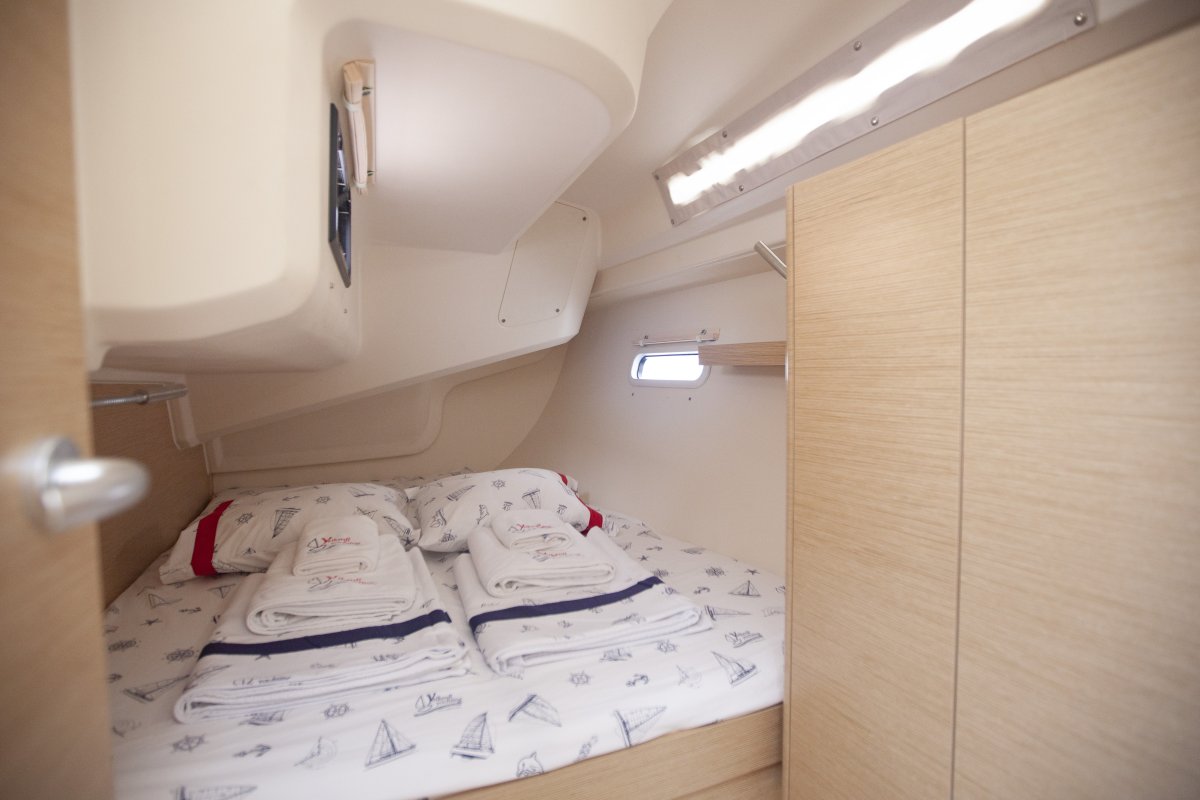 Aft Cabin (port side)