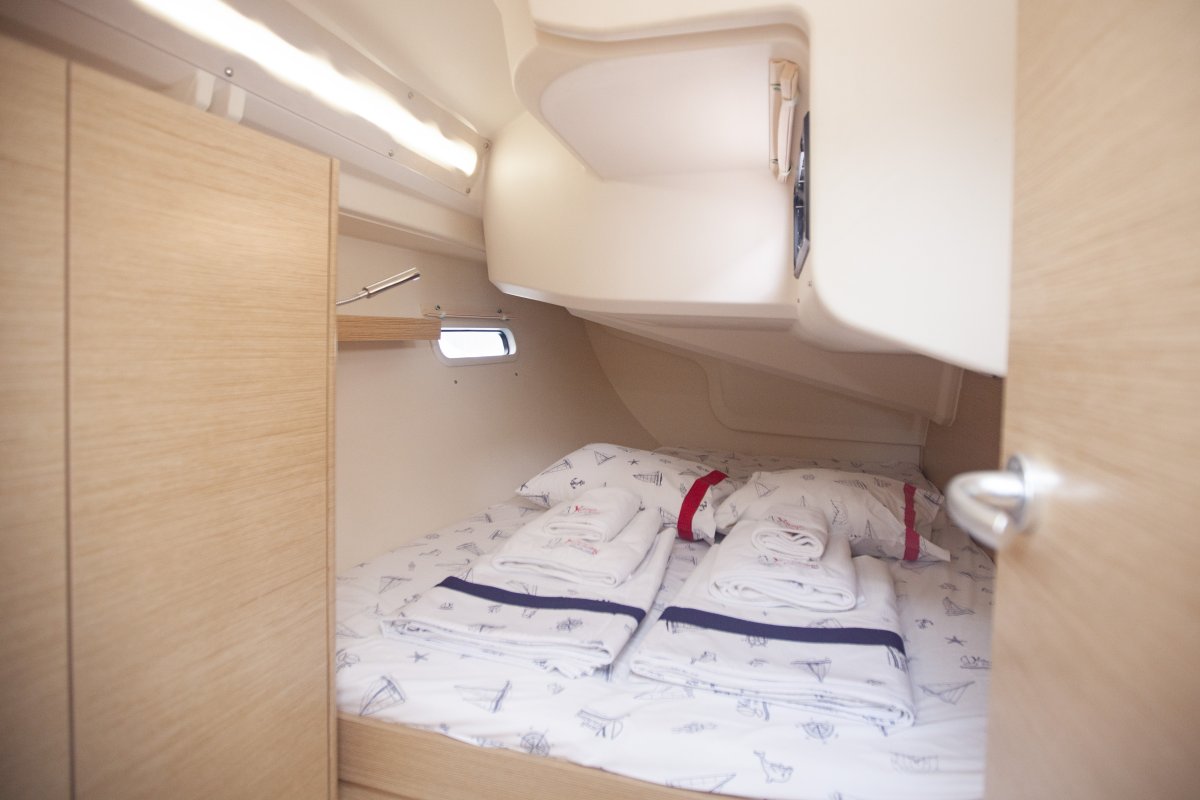 Aft Cabin (starboard side)