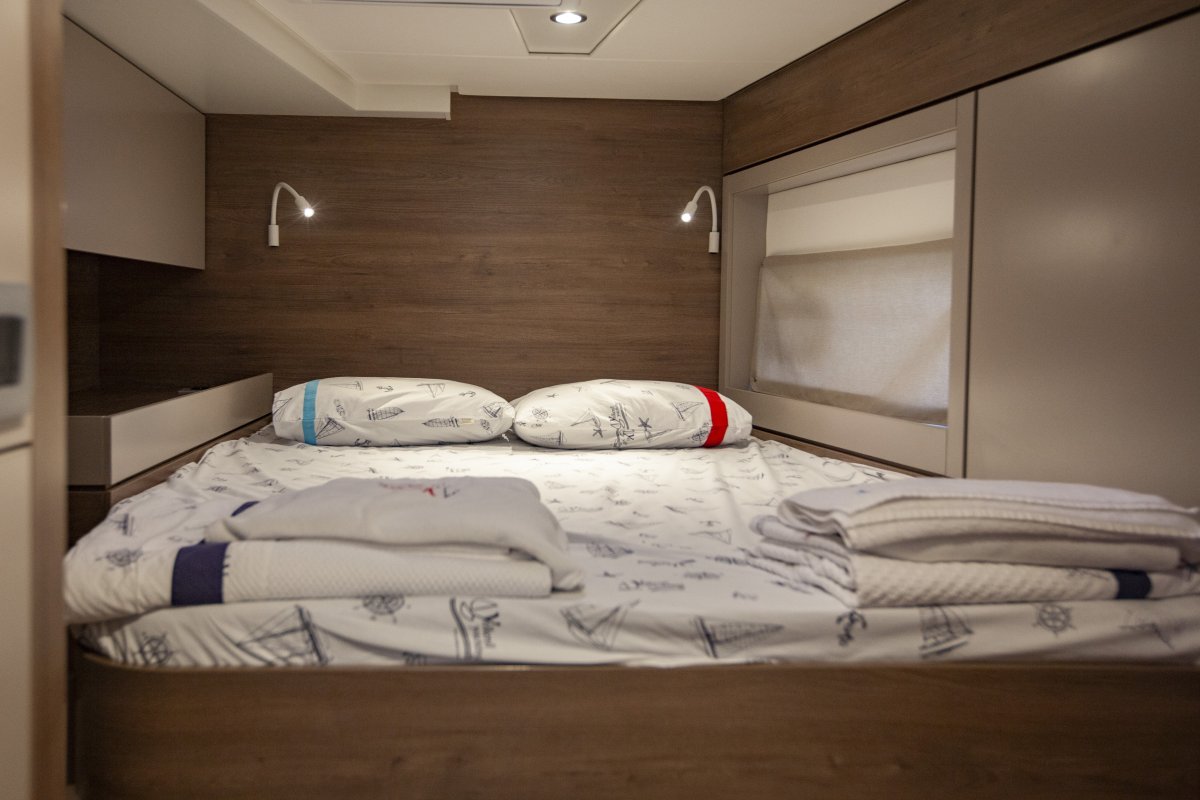 Front Cabin (starboard side)