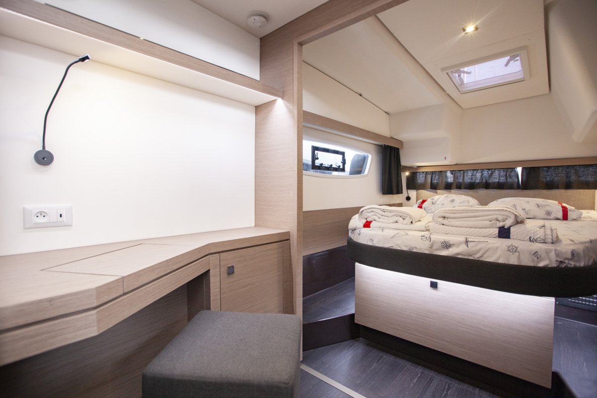 Cabin (starboard side)