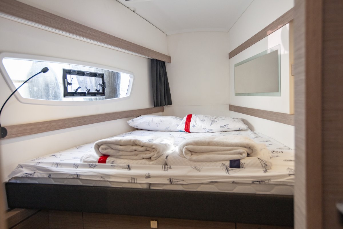 Front Cabin (port side)