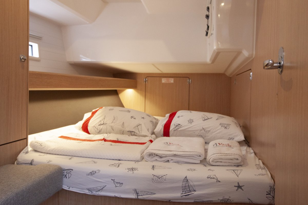 Aft Cabin (starboard side)