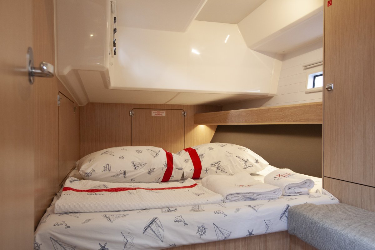 Aft Cabin (port side)