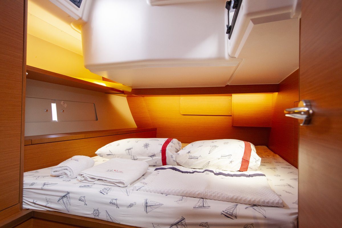 Aft Cabin (starboard side)