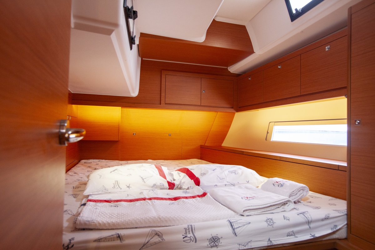 Aft Cabin (port side)